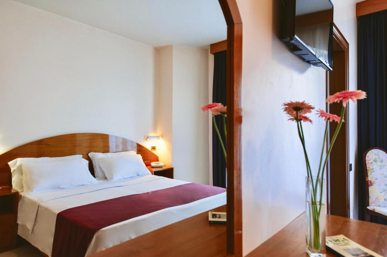 Bajamar Beach Hotel Formia Eksteriør bilde