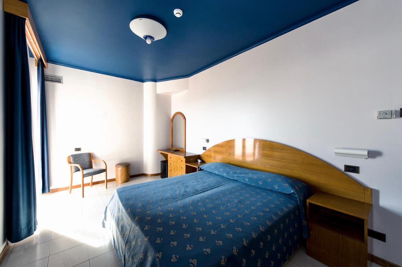 Bajamar Beach Hotel Formia Eksteriør bilde