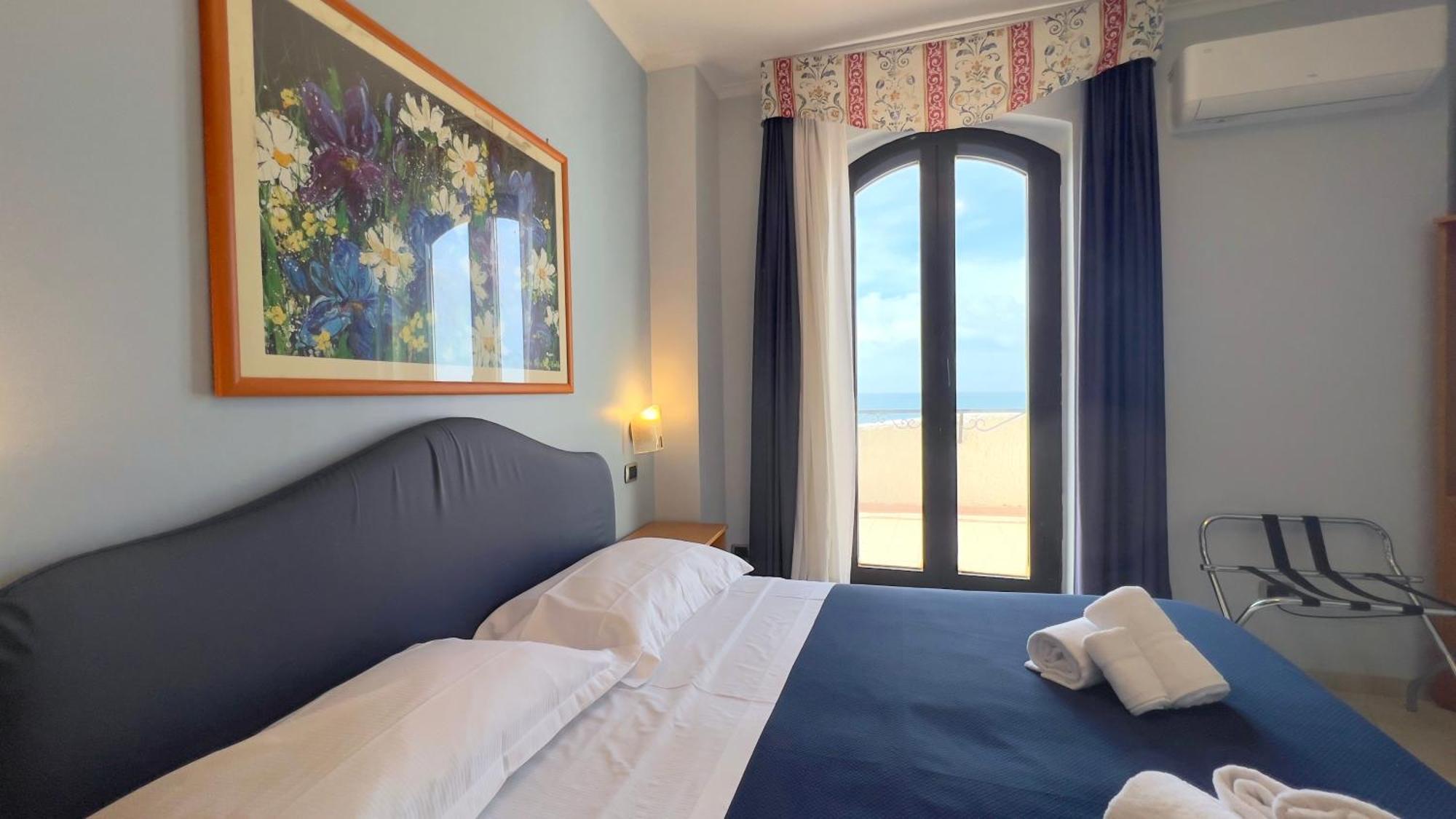 Bajamar Beach Hotel Formia Eksteriør bilde